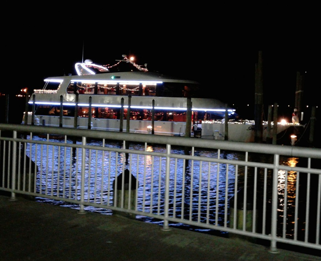 Freeport’s Nautical Mile of Lights Annual Boat Parade 2025 – Long&nbsp;Island